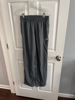 Reebok Training Essentials Woven Unlined Pants Size S Gray